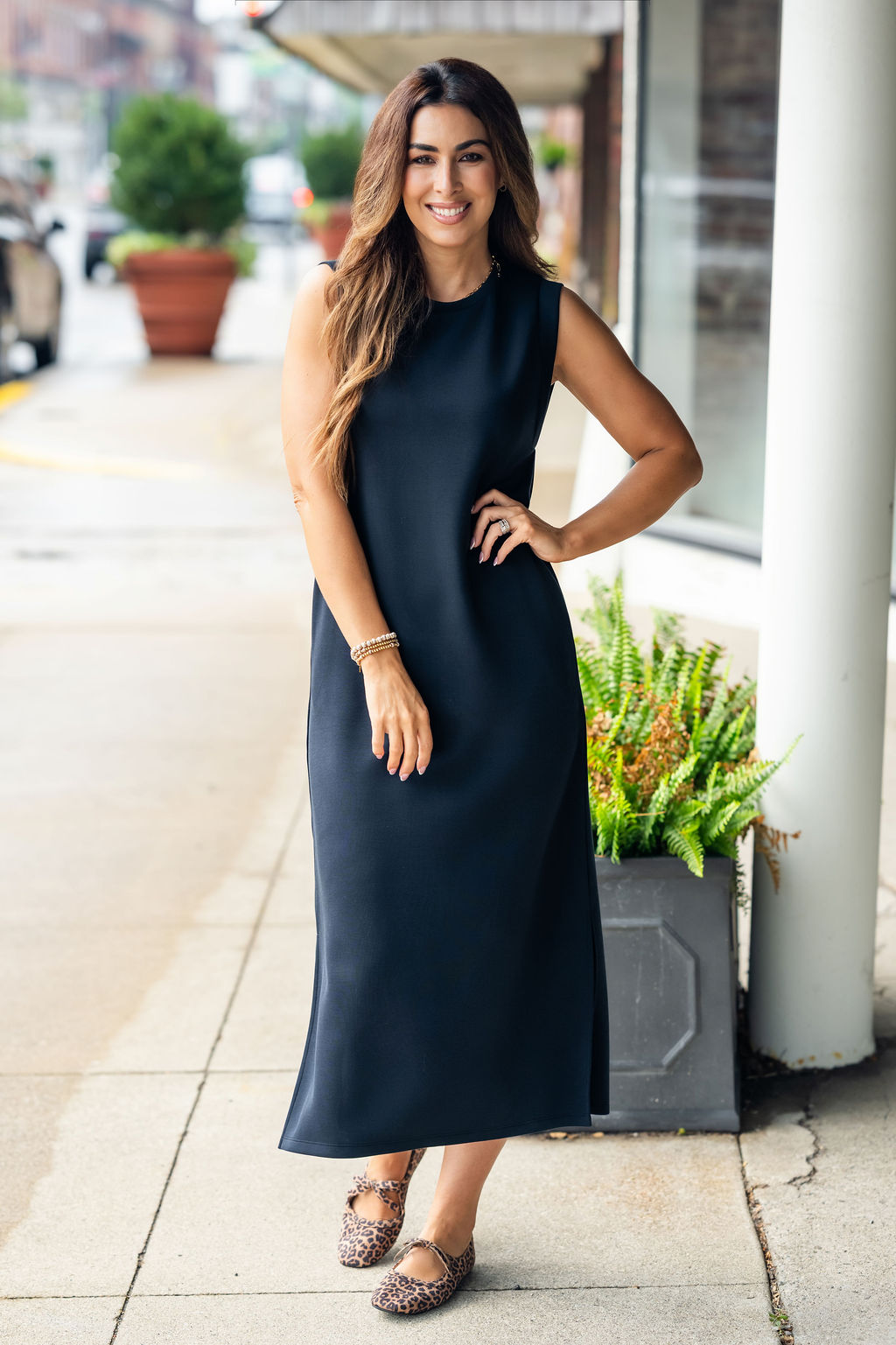 simple midi dress Style – Betsey's Boutique Shop Metal Hair Comb Color:Gold Comb making this modest dress Navy & Pink What Color Shoes To