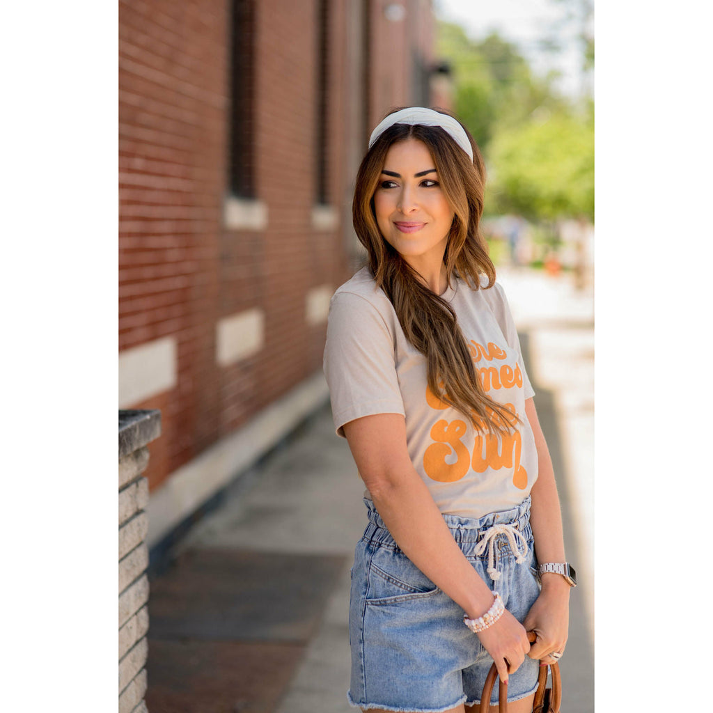 Here Comes The Sun Graphic Tee - Betsey's Boutique Shop