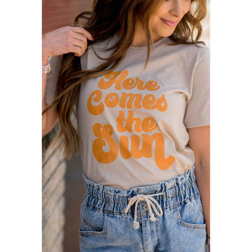 Here Comes The Sun Graphic Tee - Betsey's Boutique Shop