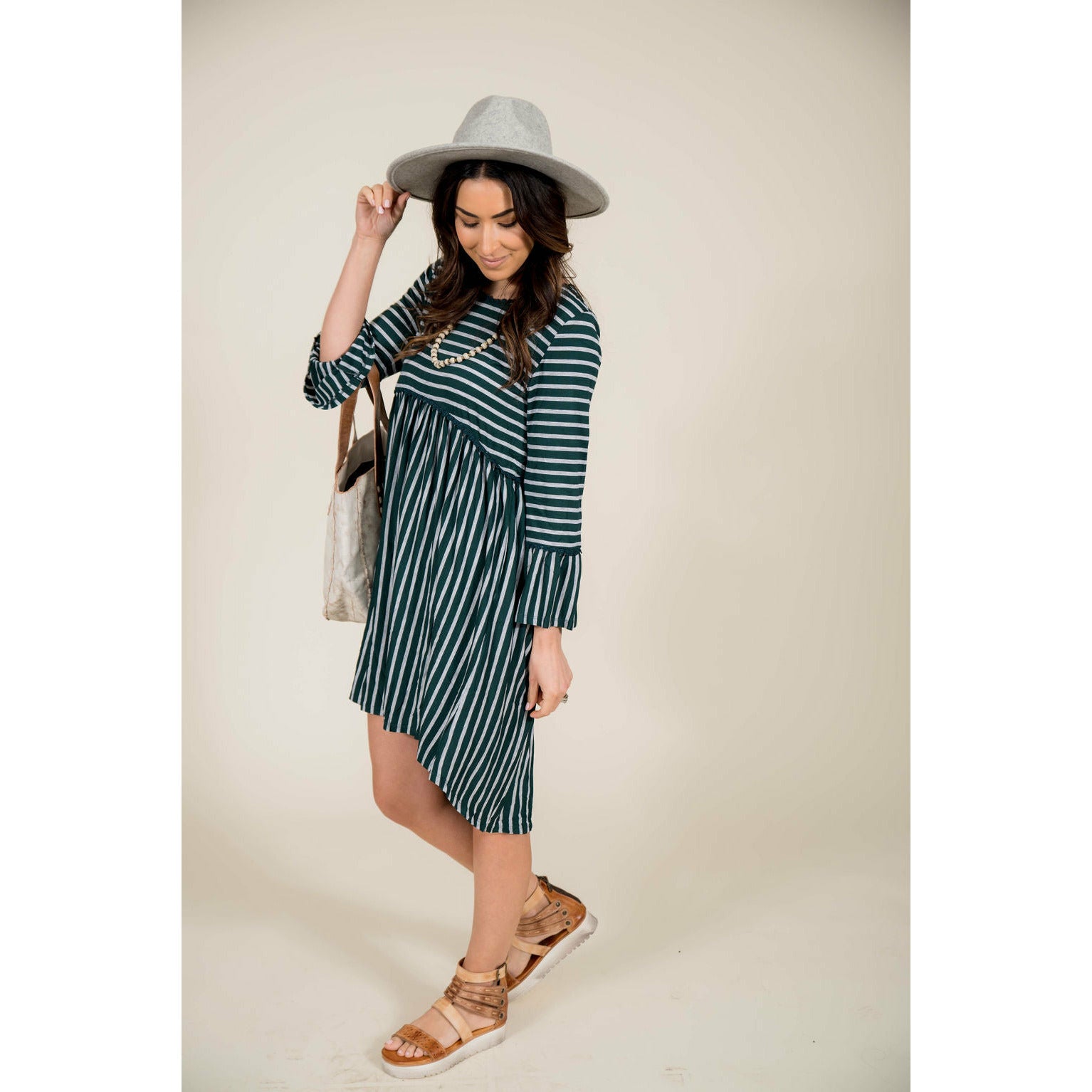 striped peplum dress Vestido Midi Bria Peplum Striped - Blanco Negro