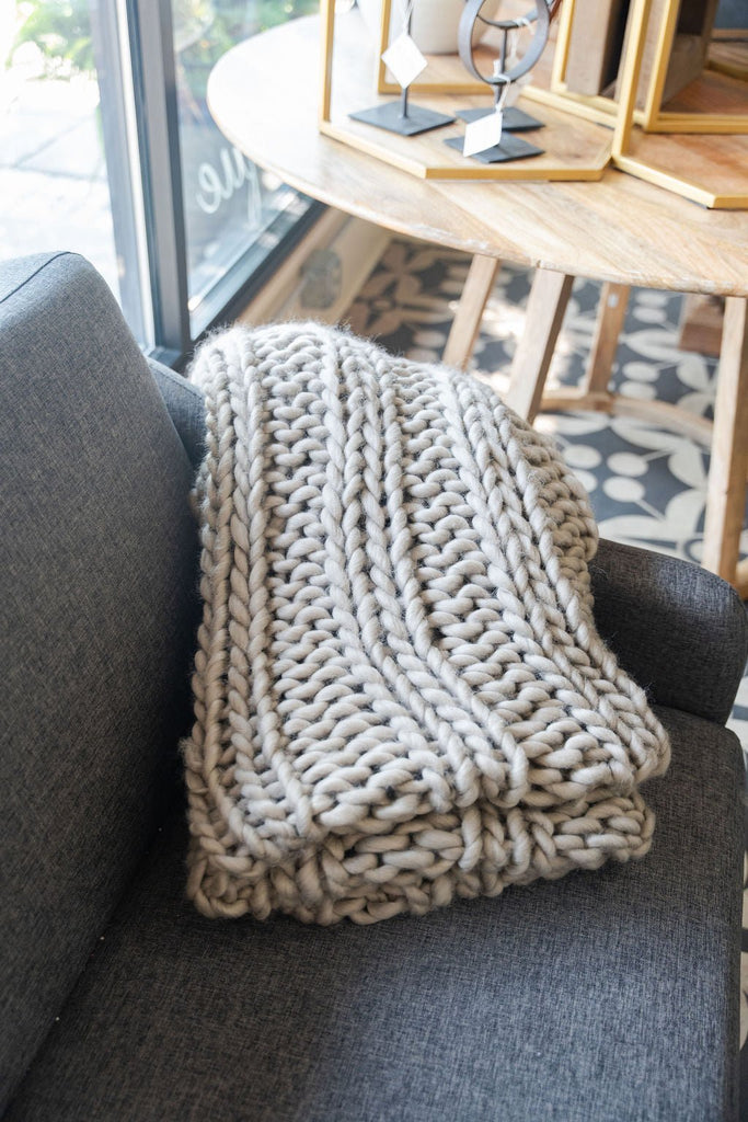 Chunky Knit Throw Blanket - Betsey's Boutique Shop -