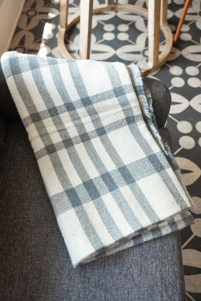 Plaid Throw Blanket - Betsey's Boutique Shop -